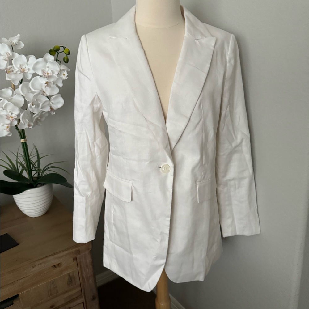 Long and lean linen blend white jacket, size 12